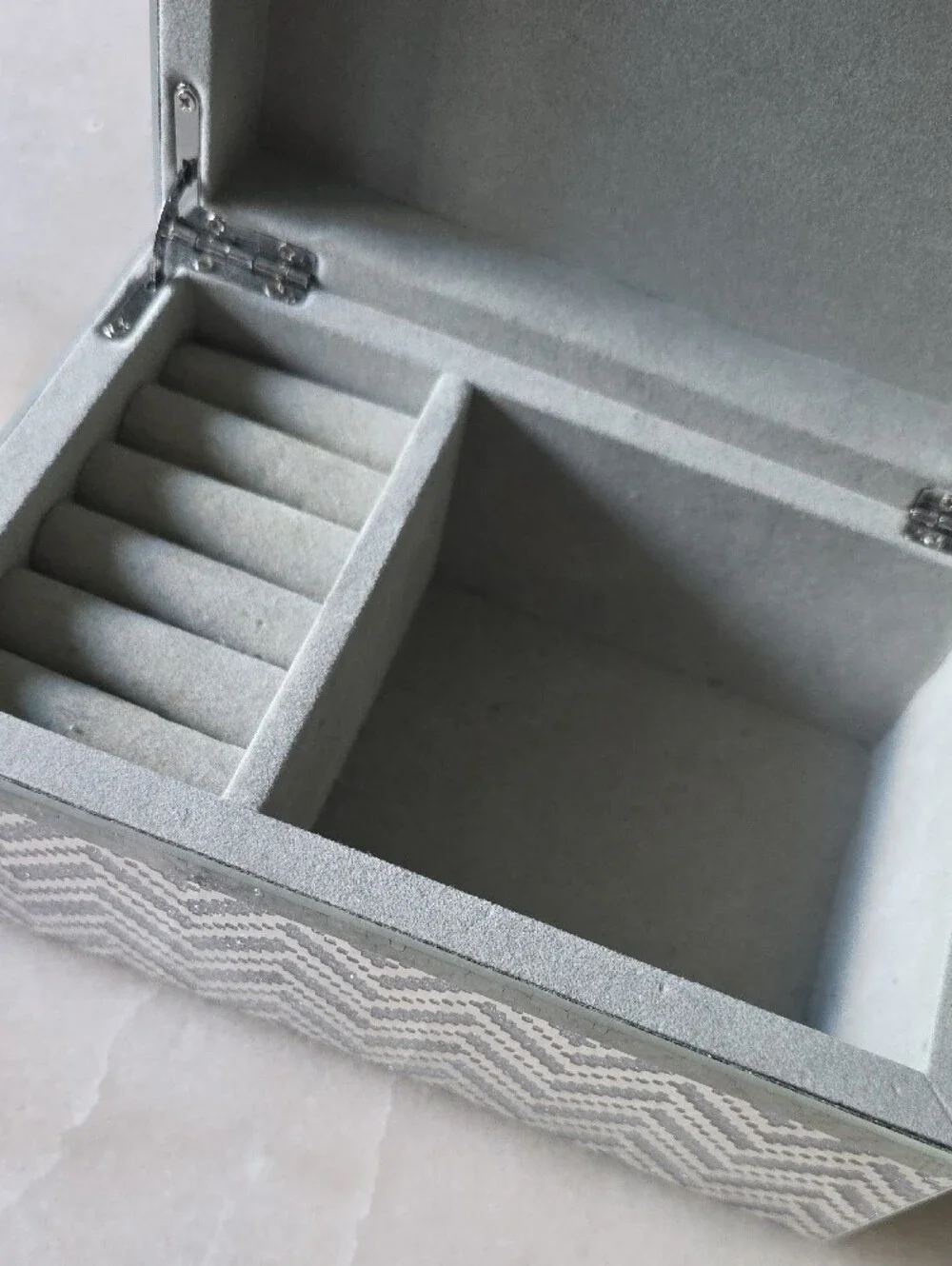 Chevron Sparkle Jewelry Organizer Box in Gray